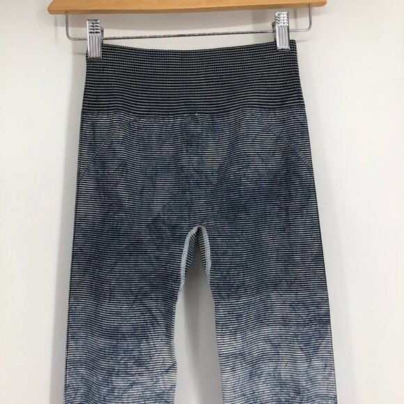 Lululemon Ebb to Train Leggings in Black, White,  Luna Wash Ombre ~XS - Picture 7 of 15